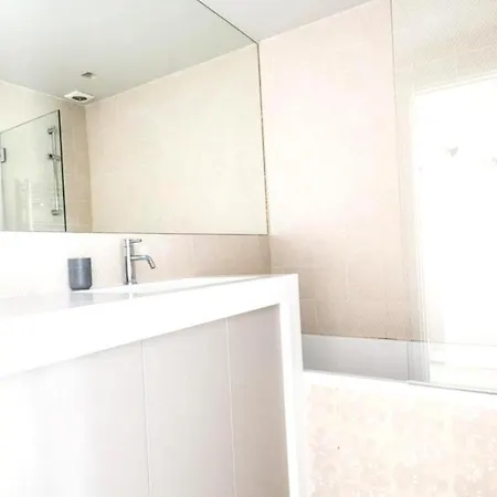 Homestay Apartments Scene Split
